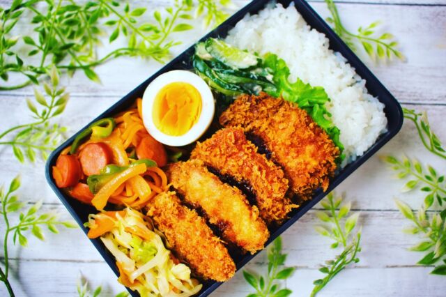 こんばんはの時間。

今日のお弁当メニュー🍴
⭐とんかつ
⭐きゅうりのツナ和え
⭐ゆで卵
⭐ナポリタンスパゲッティ
⭐野菜炒め

#お弁当 #旦那弁当 #トンカツ弁当 #洋風弁当 #揚げ物弁当 #ナポリタンスパゲッティ #子育てママ #obentagram　#obento_every_day